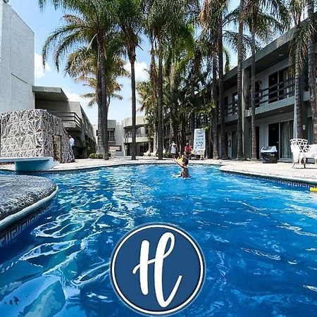 Hotel Suites Del Real Сапопан Екстер'єр фото